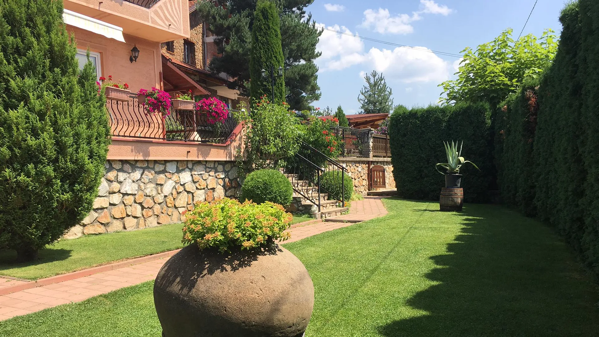 Вила „Лина 2 & 3“